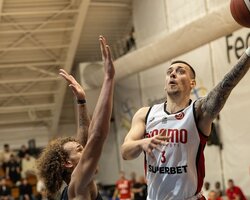 Українці за кордоном: у Боброва майже дабл-дабл, Кличко набрав 12 очок у Франції