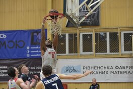 Рівне-ОШВСМ на своєму майданчику подужав Харківських Соколів: фотогалерея матчу